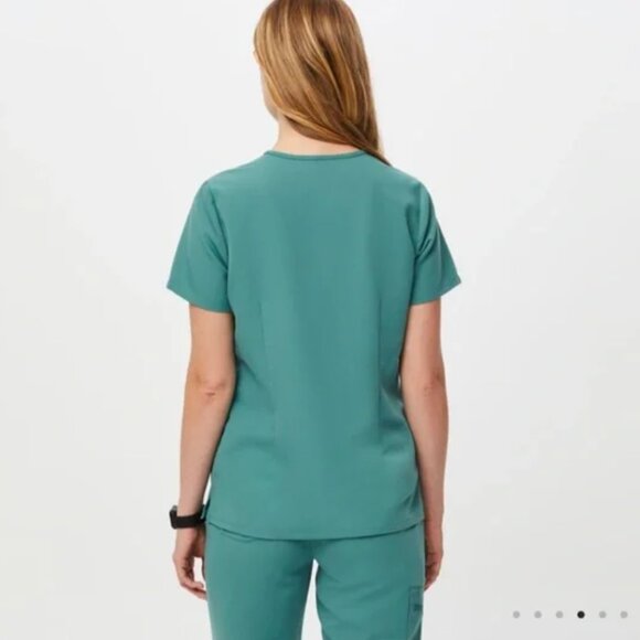 FIGS Cactus Catarina - One-Pocket Scrub Top - Picture 4 of 5